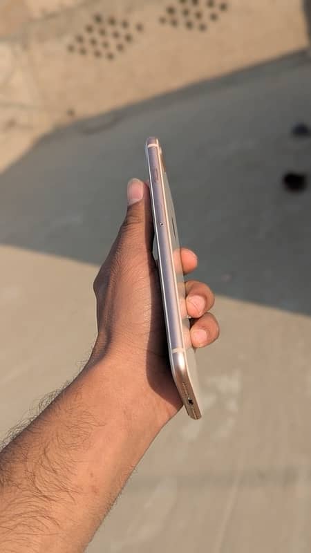 i phone 8+ 256gb pta 10/9 mobile all ok ha koi bi masla nahi ha 6