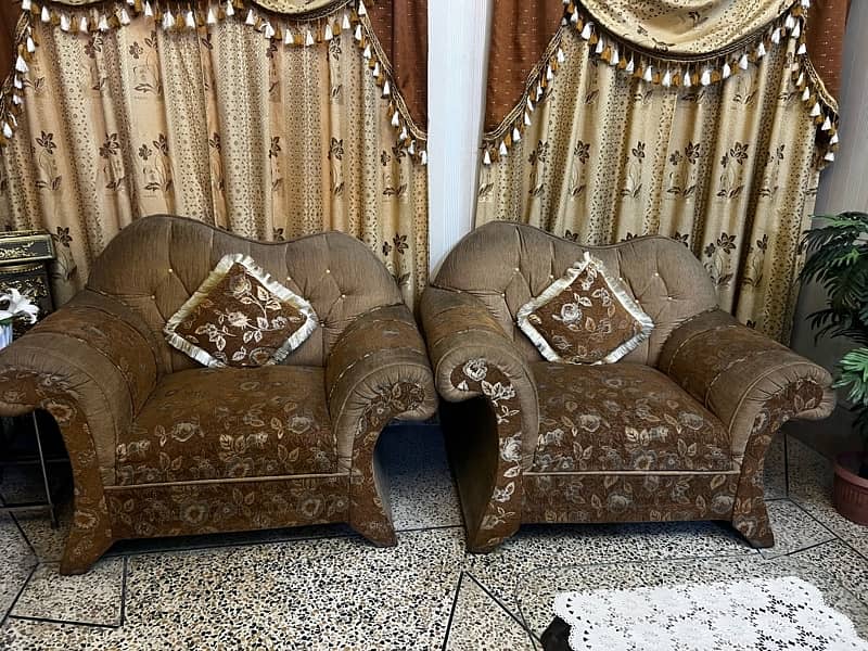 7 seater sofa for sale in Chur Rwp 1