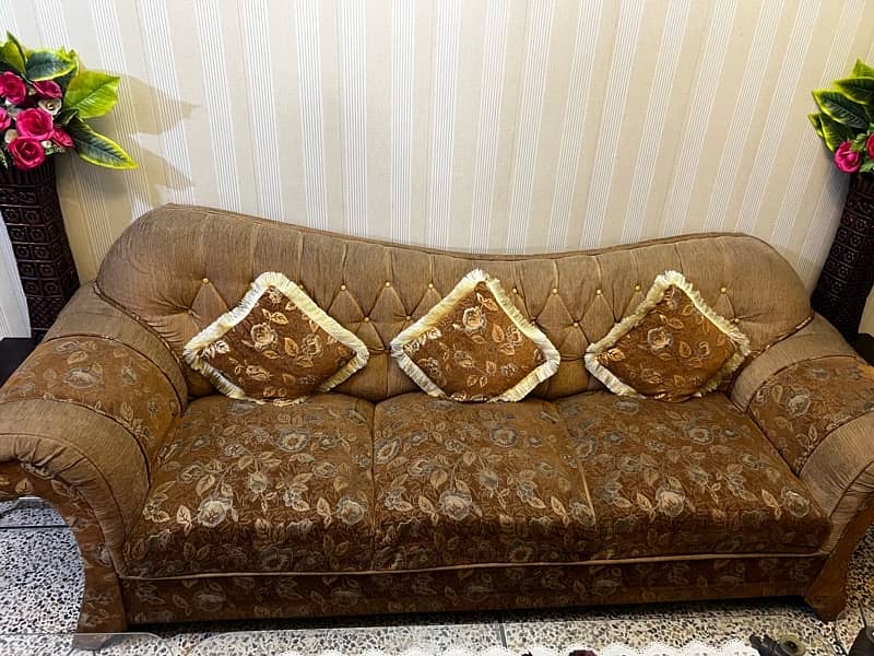 7 seater sofa for sale in Chur Rwp 7