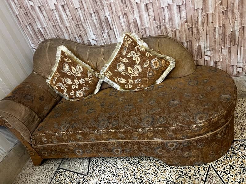 7 seater sofa for sale in Chur Rwp 8