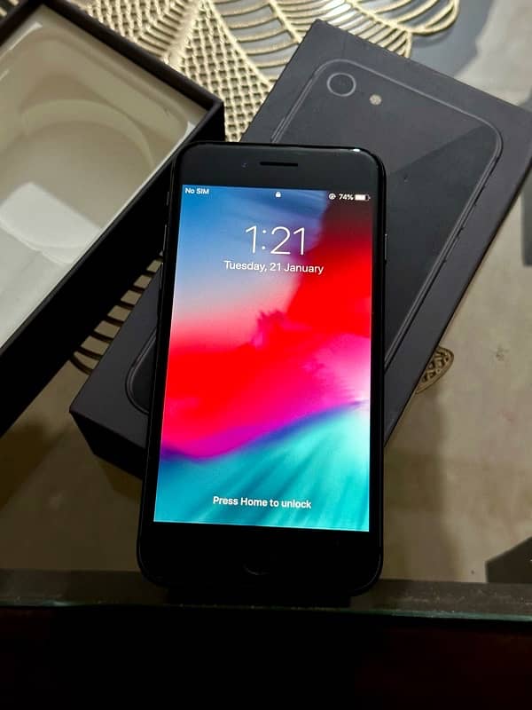 iphone 8 64gb pta Approved brand new 5