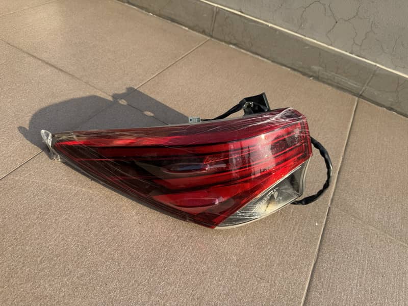 Toyota Fortunar Tail lights 0