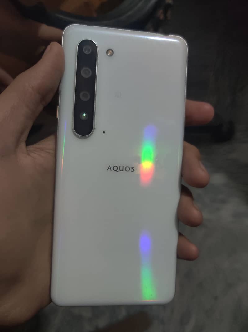 Sharp Aquos R5 LOCKED 12/256 Non PTA 1