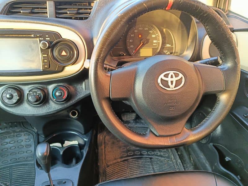 Toyota Vitz 2015 4