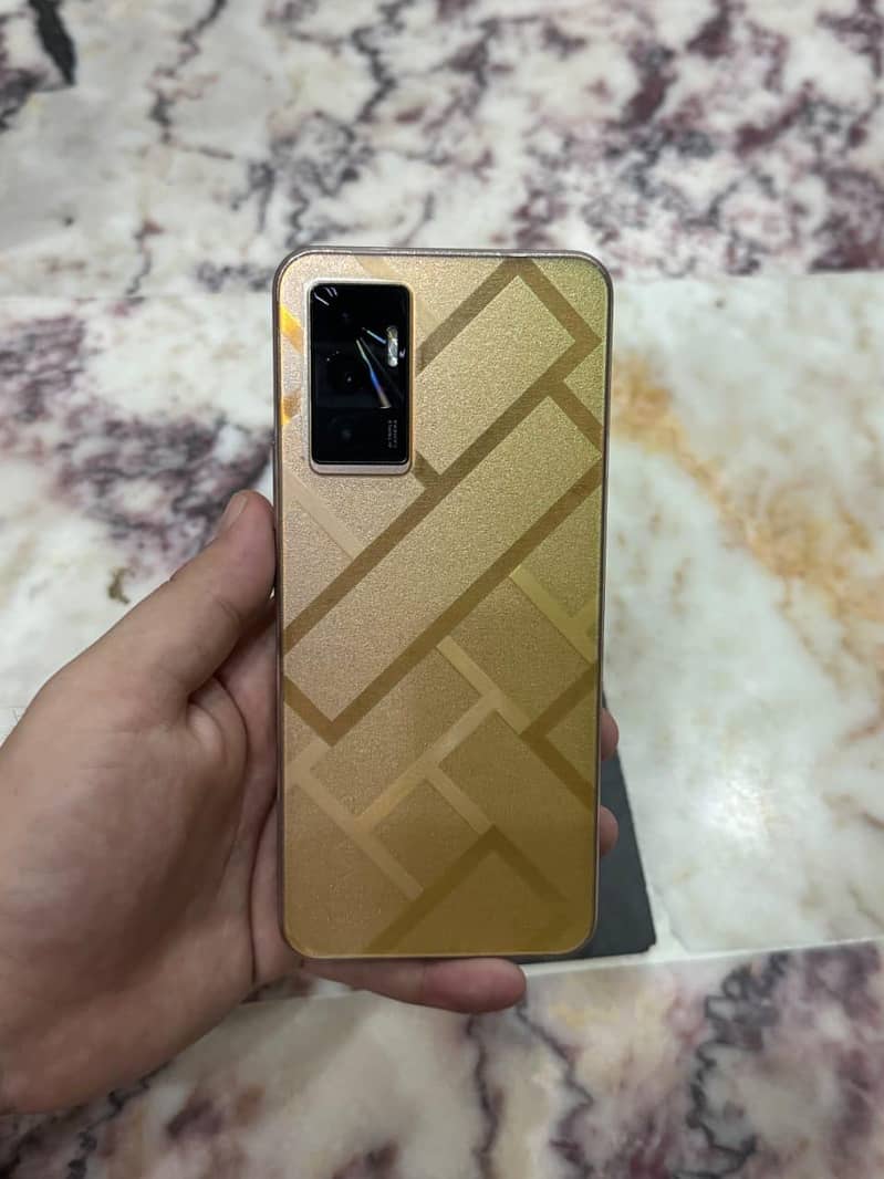 vivo v23e golden 1