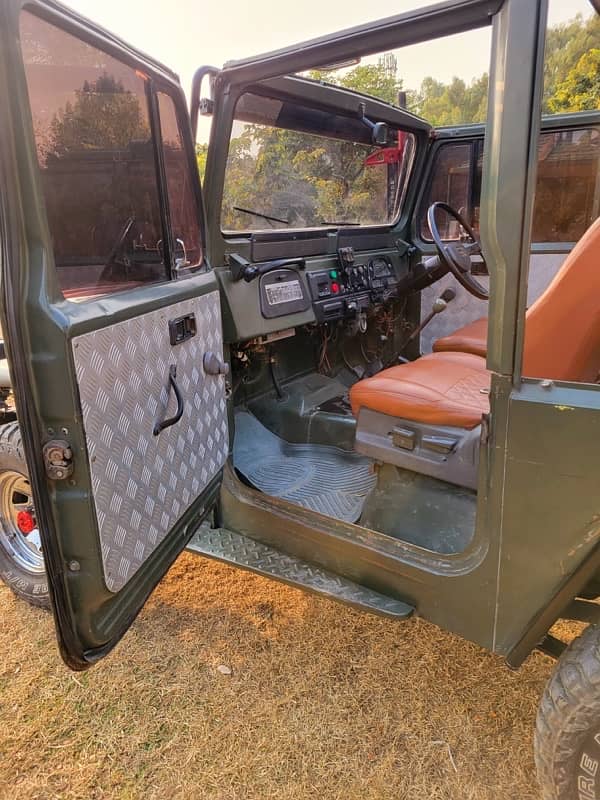 Toyota Land Cruiser FJ40 1981 9