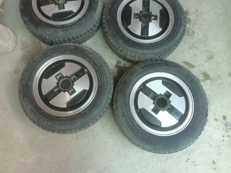 Alloy Rims Wheel With Tubeless Tyres 0