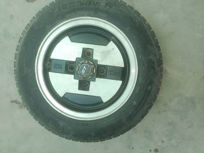 Alloy Rims Wheel With Tubeless Tyres 1