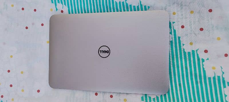 Urgently sale dell laptop core i7 256gb ssd M. 2 with touch screen 3