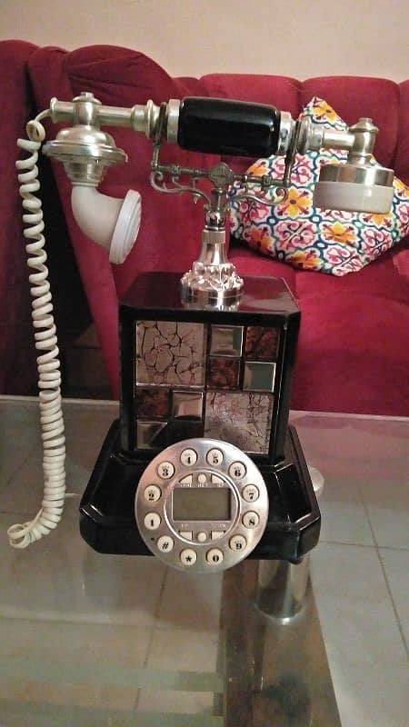 antique dailer telephone 0