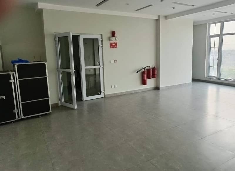 4 Marla 3rd Floor Office With Elevator For Rent In DHA Phase 6 Main Boulevard, Lahore. 7