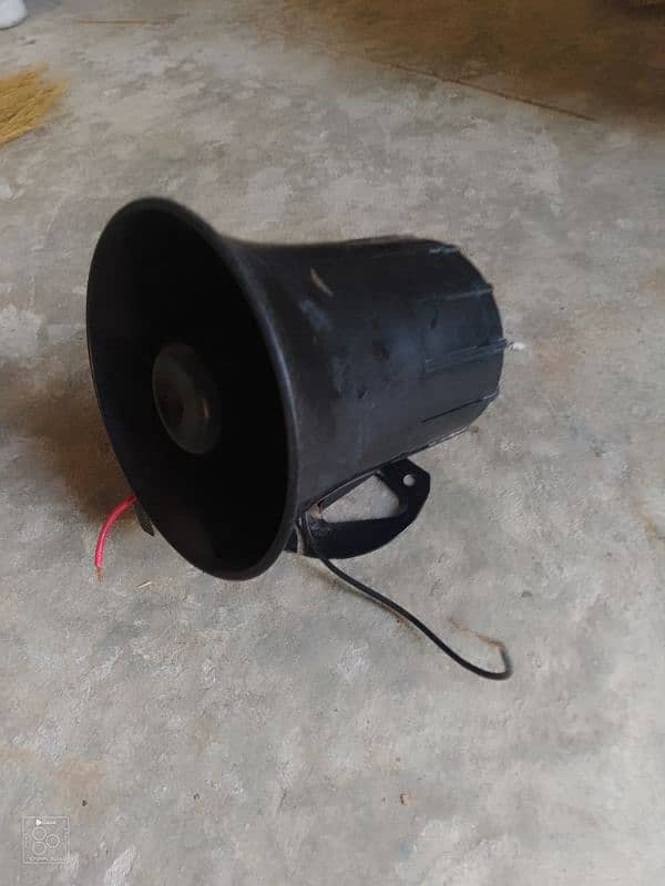 three sounds horn 4