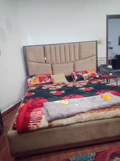 6 months  used bed with side table or matrees