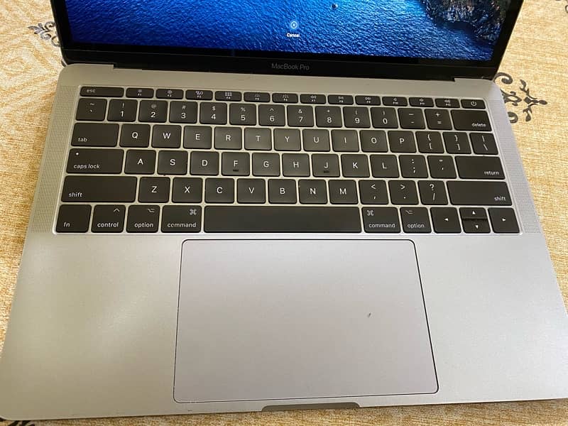 MacBook Pro 2017 13 inch 16/256 7