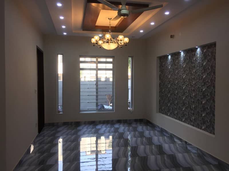 Brand New 10 Marla Upper Portion Lower Lock Available For Rent In Jasmine Block Bahria Town Lahore 8