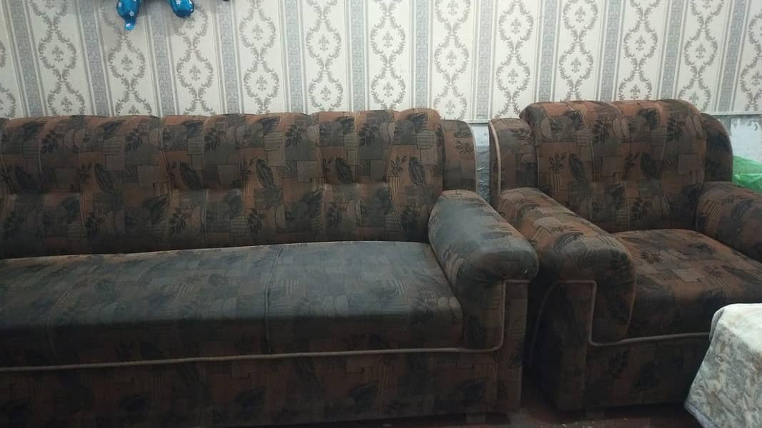 05 seaters Sofa Set For sale Home used 3