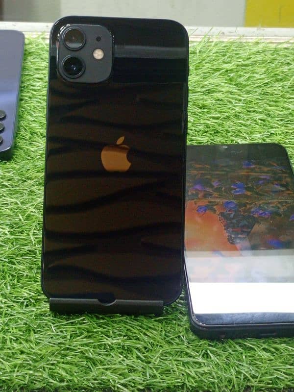 I phone 12 condition 10/10 64gb 100 health water pack 3