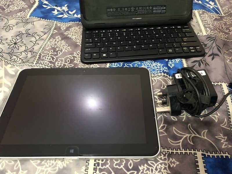 Hp elite pad 60gb with original charger 2