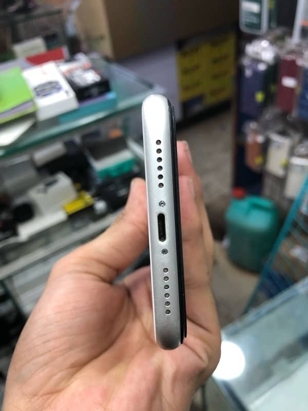 iphone 11 64gb pta approved 2