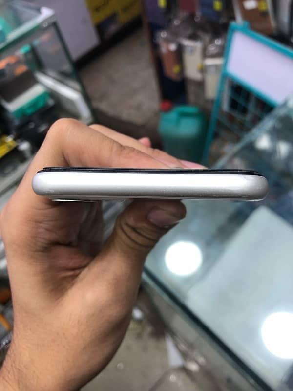 iphone 11 64gb pta approved 7