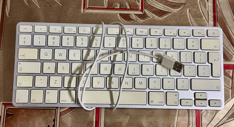 Apple Keyboard & Mouse 1