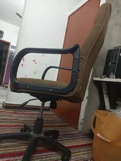 Used like new chair office but ab office band kr dy ha