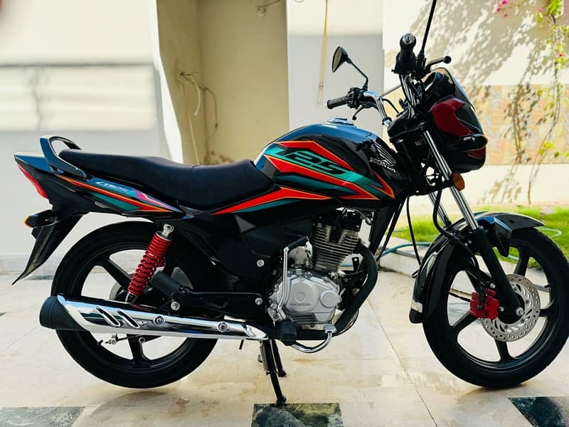 honda cb 125 2023 model 3500km driven only brand new bike 1