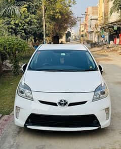 Toyota Prius 2012/2015 neat and clean.