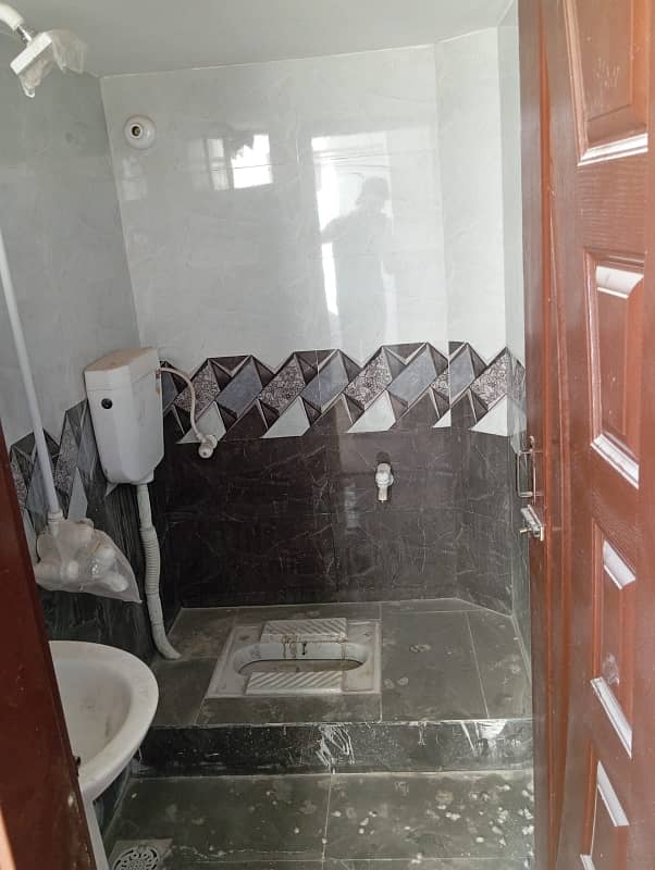 120 Yards Flat Available For Rent In Saadi Town 10