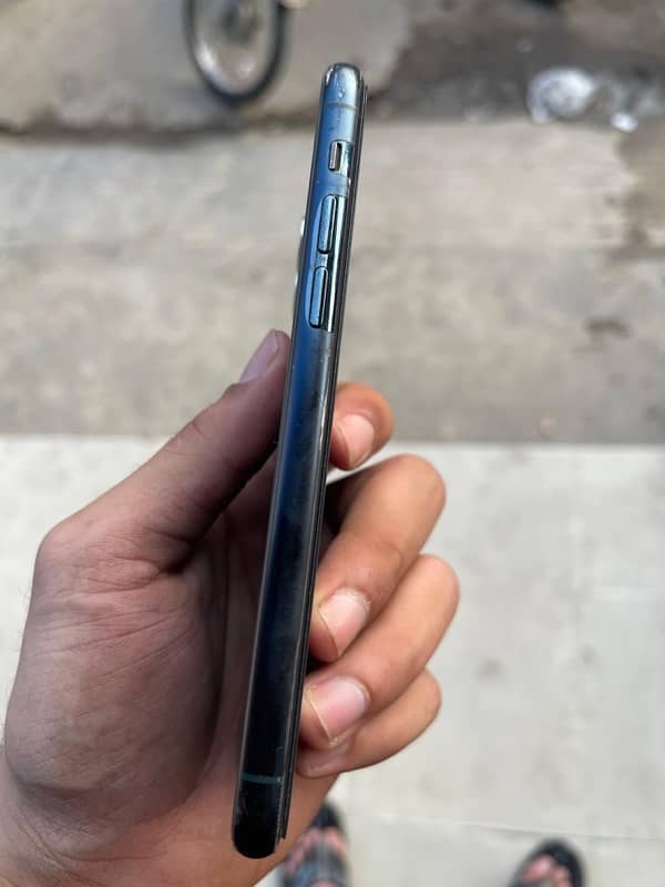 iphone 11 pro Pta Approved All ok just battery change No Any fault 2