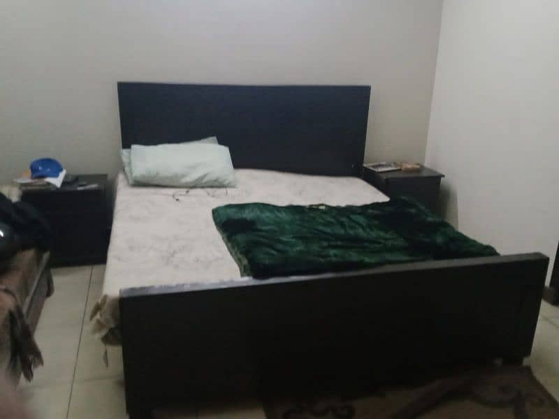 King size bed with 2 side tables is up for sale 1