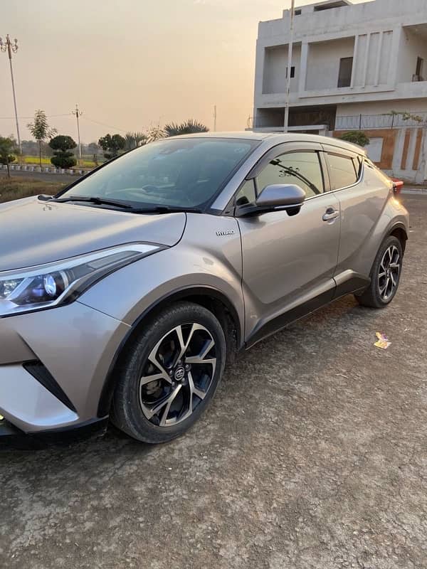 Toyota C-HR 2017 Model 5