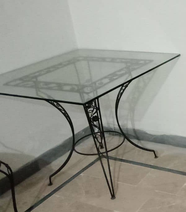 IRON GLASS DINING TABLE ( 12 MM GLASS)DINING TABLE GOOD CONDITION 0