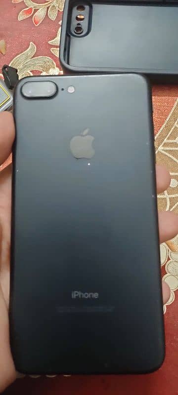 1 pece 12500/2 pece. 7plus 32gb non pta for sale in 25k all ok 1