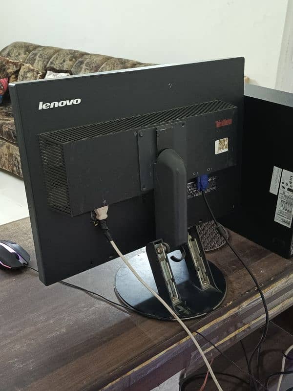 Lenovo 22 inch Monitor 1