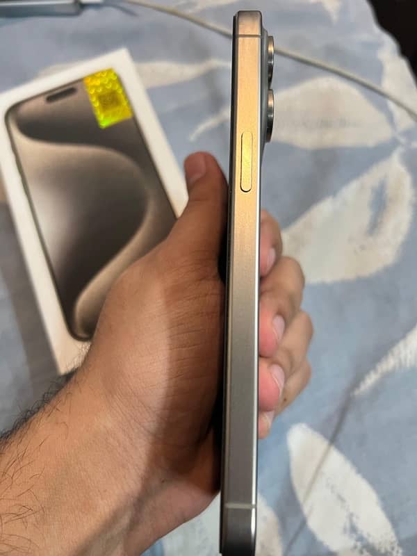 iphone 15 pro max [256 GB] Non-PTA 4