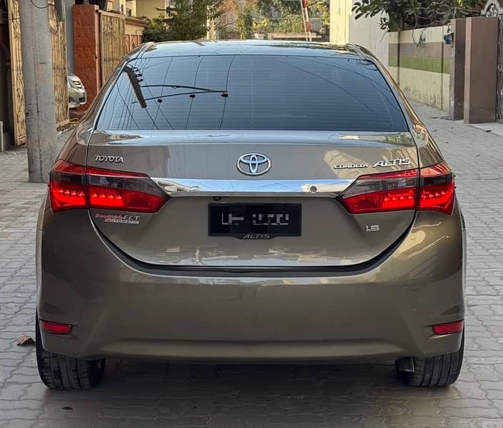 Toyota Corolla Altis 1.6  2015 13