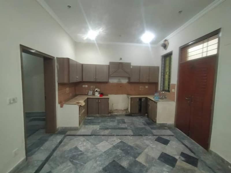 7 Marla Beautiful Flat Is Available For Rent In Faisal Town 4