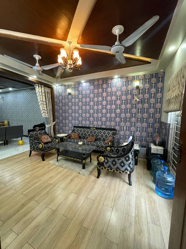 8 Marla House Near Park with 4 bedrooms availale for sale at a very prime location of Usman Block, Bahria Town Lahore 1