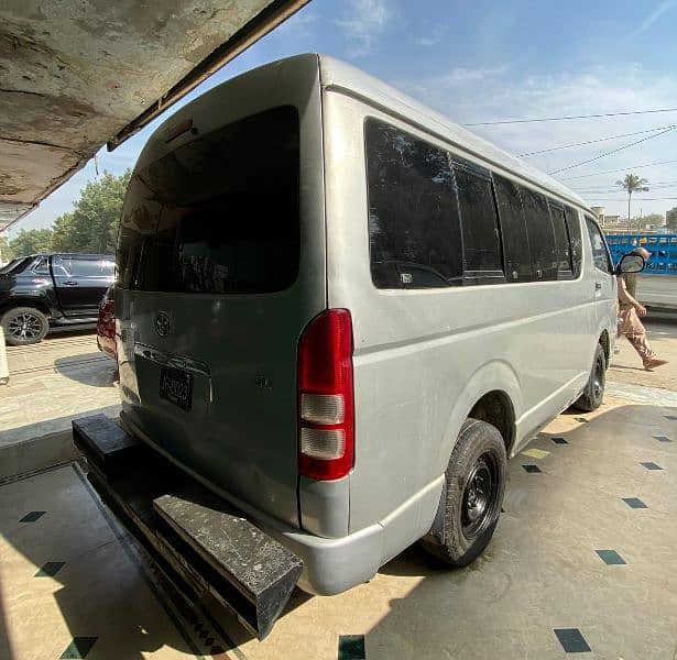 Toyota Hiace 2010 4