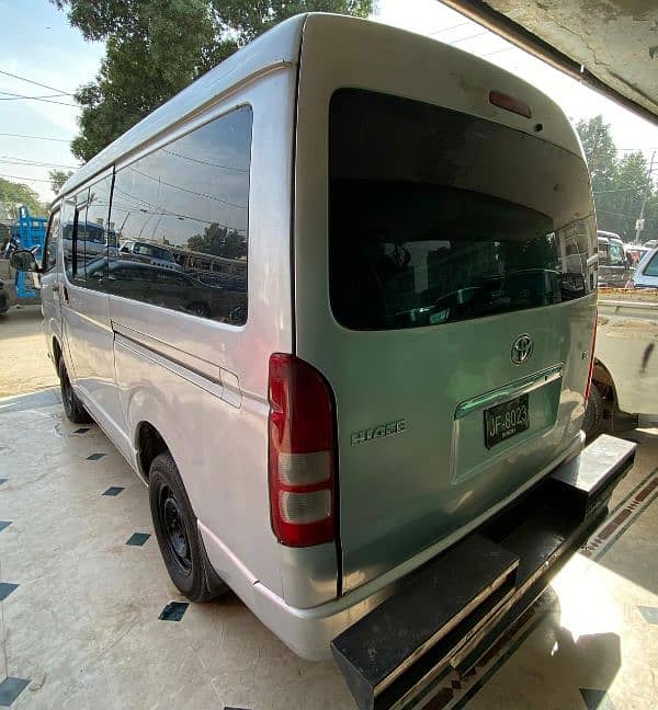 Toyota Hiace 2010 5