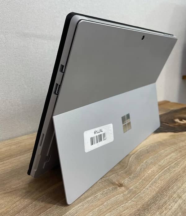 Microsoft Surface Pro 6 - Core i5 8th Generation- 8Gb Ram 256Gb Ssd 1