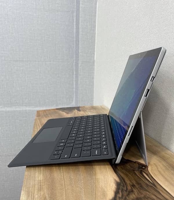 Microsoft Surface Pro 6 - Core i5 8th Generation- 8Gb Ram 256Gb Ssd 2