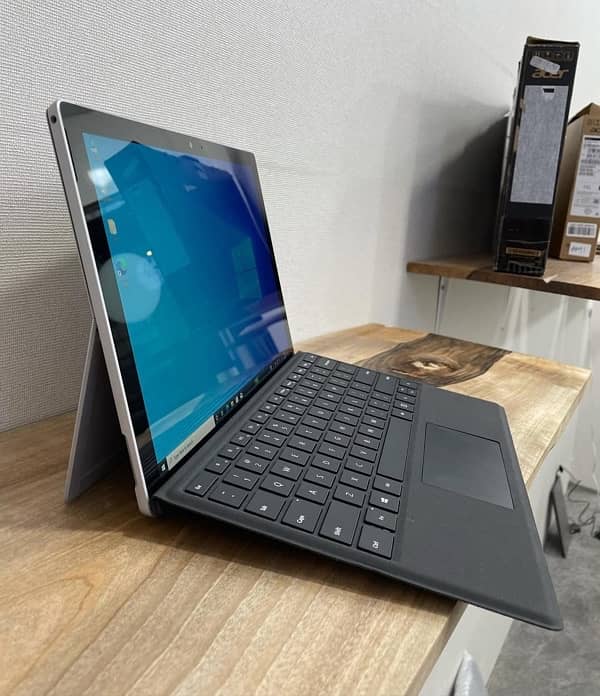 Microsoft Surface Pro 6 - Core i5 8th Generation- 8Gb Ram 256Gb Ssd 3