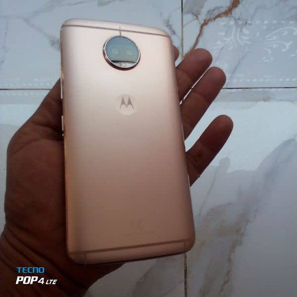 moto E5 plus or g . pure set 5