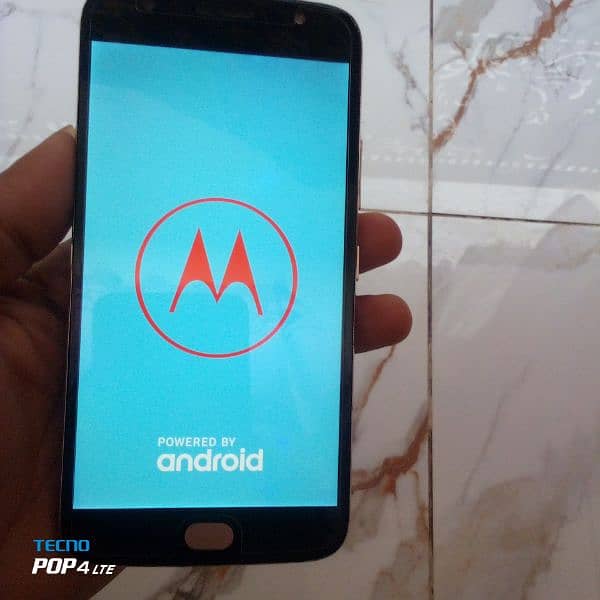 moto E5 plus or g . pure set 7