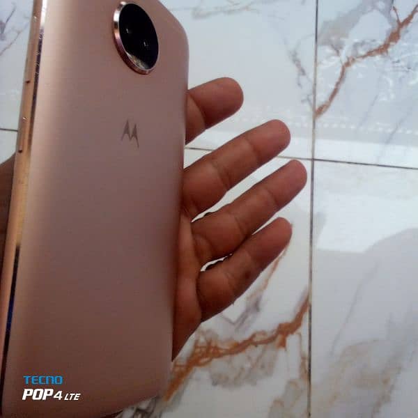 moto E5 plus or g . pure set 10