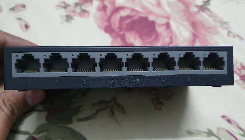 Tplink 8 port Network Switch 2