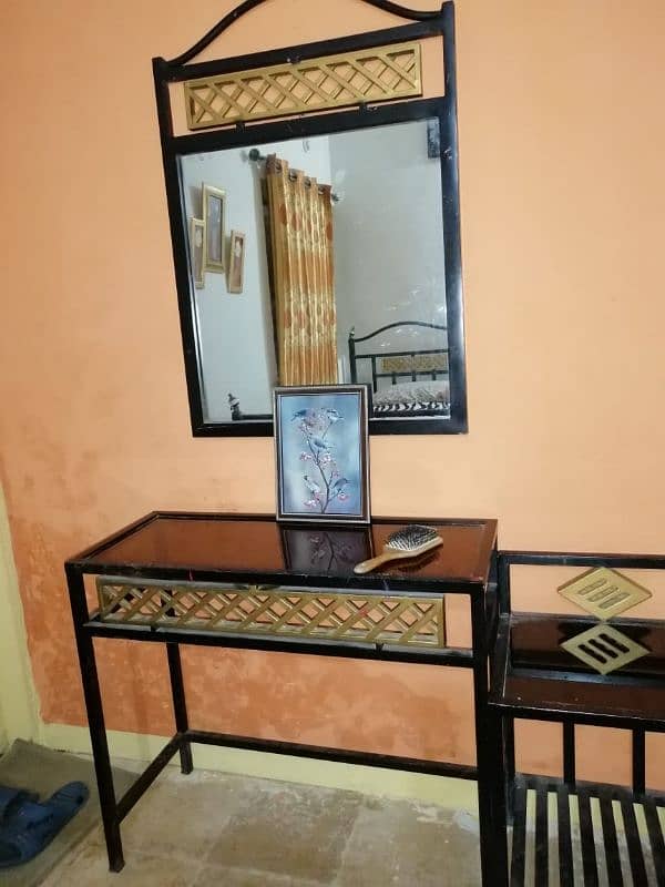 i am selling double bed with dressing table and side table 1