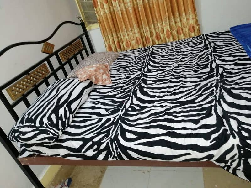 i am selling double bed with dressing table and side table 3